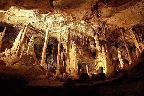 De Enchanting Grotten van Longshan: Ontdek een Mystiek Ondergronds Wonder!