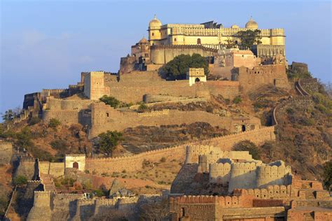  Het Kumbhalgarh Fort: Een majestueuze vesting vol geschiedenis en adembenemende uitzichten!