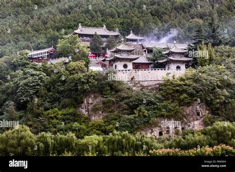  De Xiangshan Tempel: Een oase van sereniteit en historische grandeur!